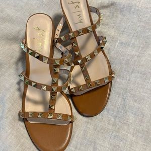 Women’s size 9 brown and gold sandals. Block mid size heel. Only worn twice.